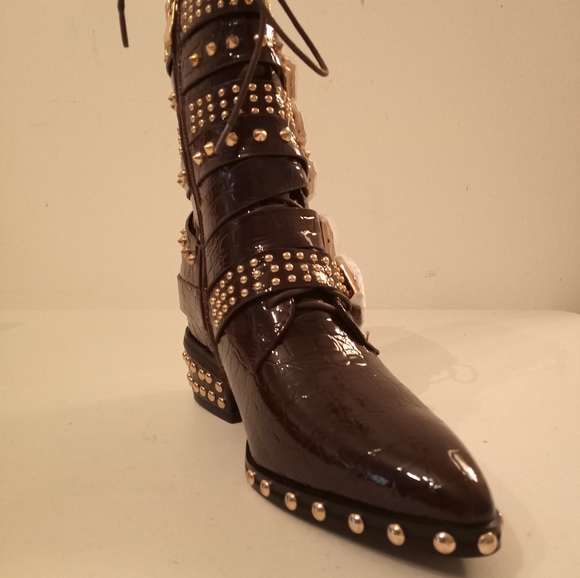 NIB🎁FREE GIFT INCLUDED🎁NWT Bootie Croc Embossed Studs Spikes Embellish Strap - Picture 10 of 16